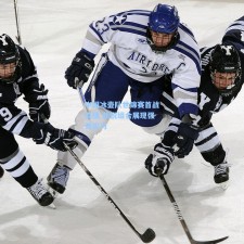 中国冰壶队世锦赛首战告捷 新锐组合展现强劲实力